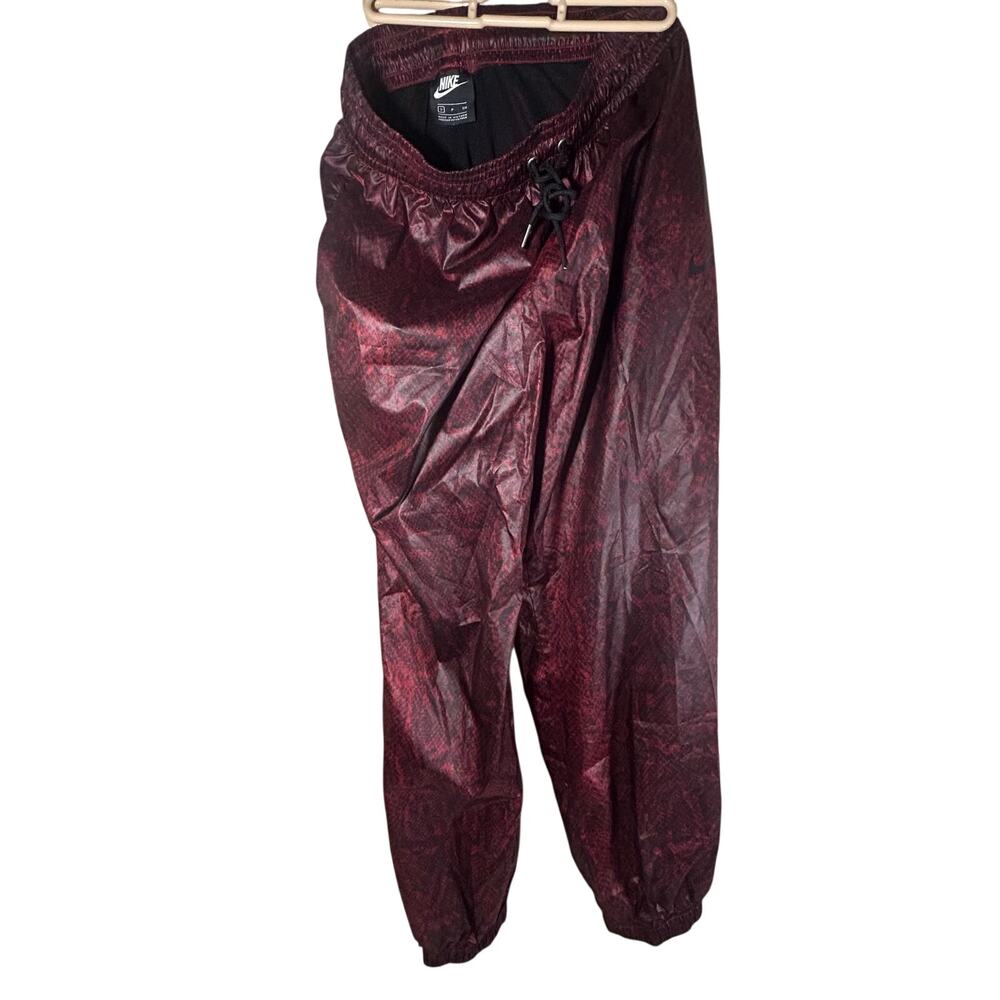 Nike Women’s Maroon Snakeskin Print Jogger Pants Woven Drawstring Size Small
